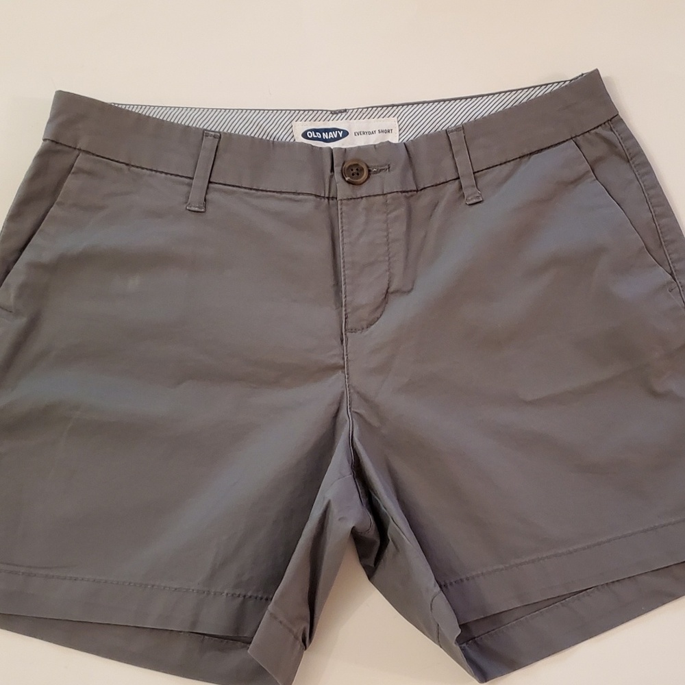 Old navy women's khaki gray shorts